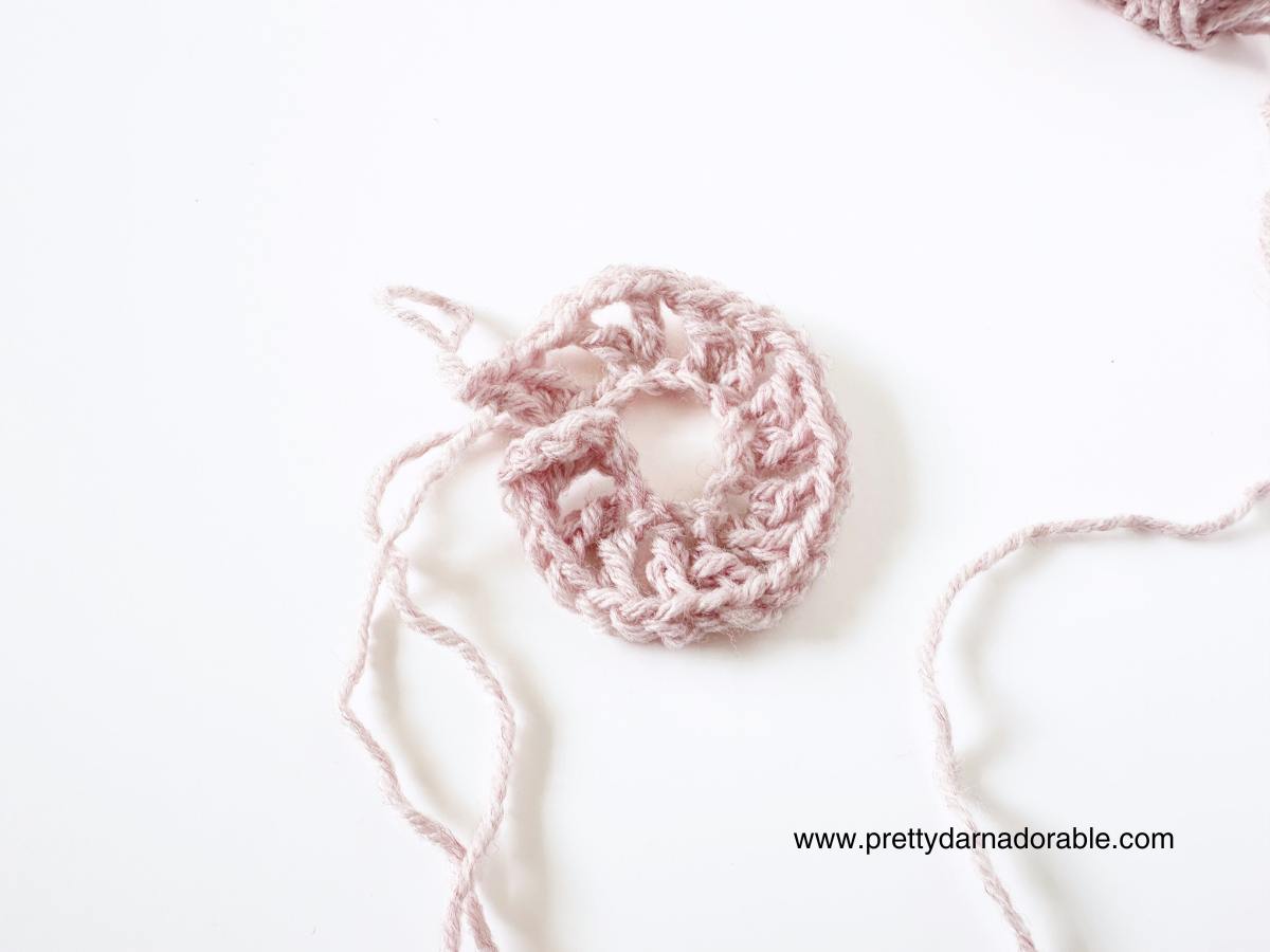 Free Crochet Rose Pattern (3 sizes) & Video Tutorial - Pretty Darn Adorable