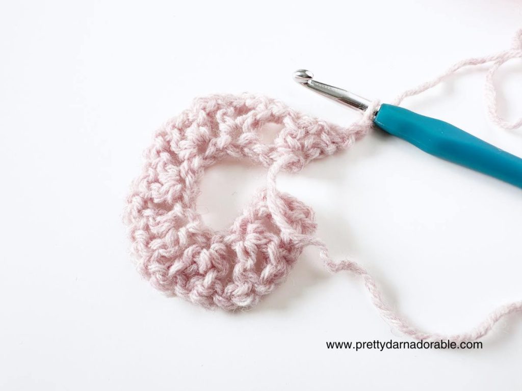 Free Crochet Rose Pattern (3 sizes) & Video Tutorial - Pretty Darn Adorable