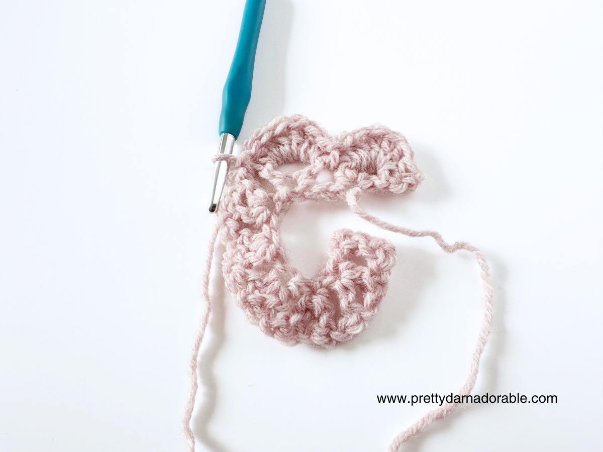 Free Crochet Rose Pattern (3 sizes) & Video Tutorial - Pretty Darn Adorable