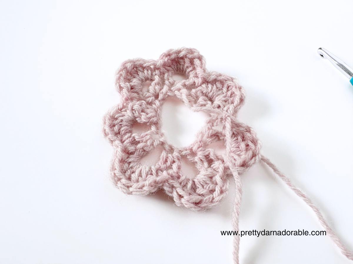 Free Crochet Rose Pattern (3 sizes) & Video Tutorial - Pretty Darn Adorable