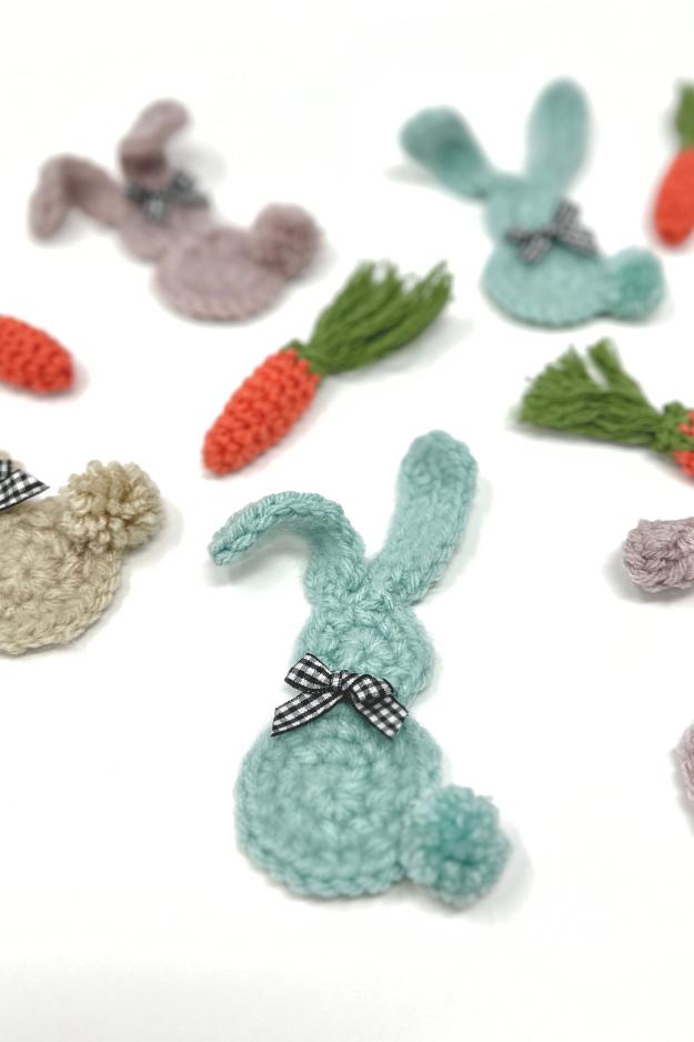 crochet bunny with mini crochet carrots